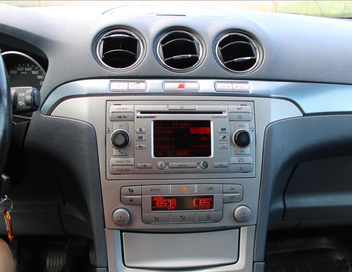 Ford Galaxy 16