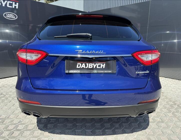 Maserati Levante 8