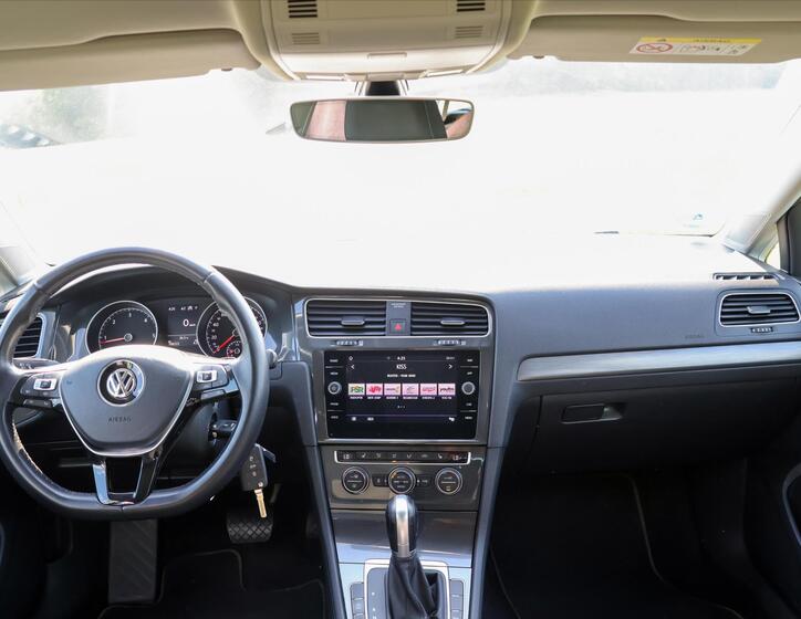 Volkswagen Golf 29