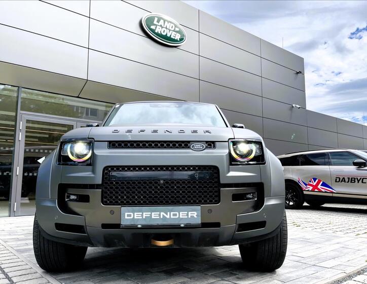 Land Rover Defender 15