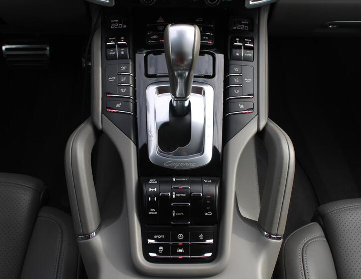 Porsche Cayenne 18