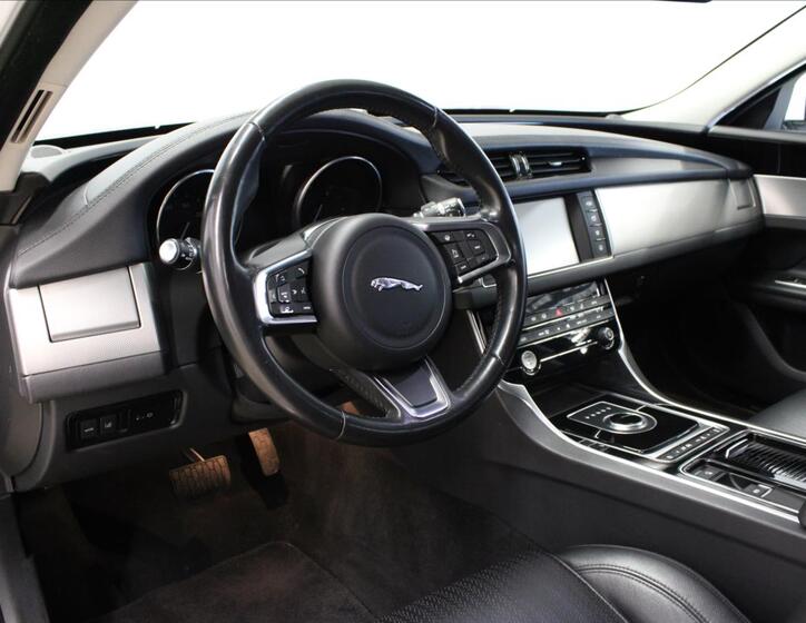 Jaguar XF 10