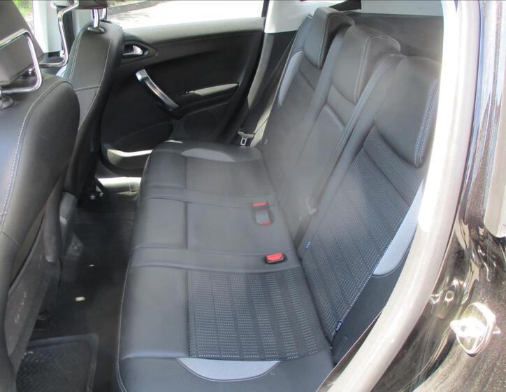 Peugeot 2008 8