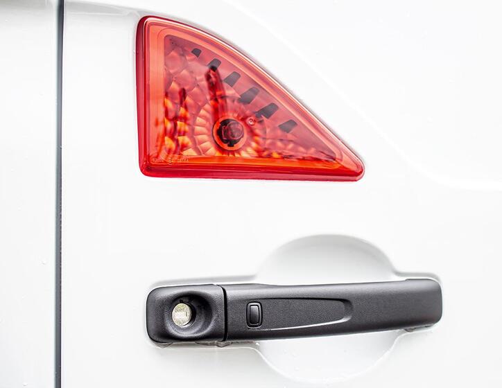 Nissan NV400 17