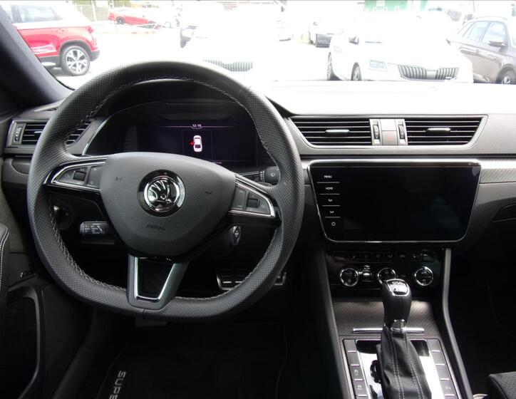 Škoda Superb 8