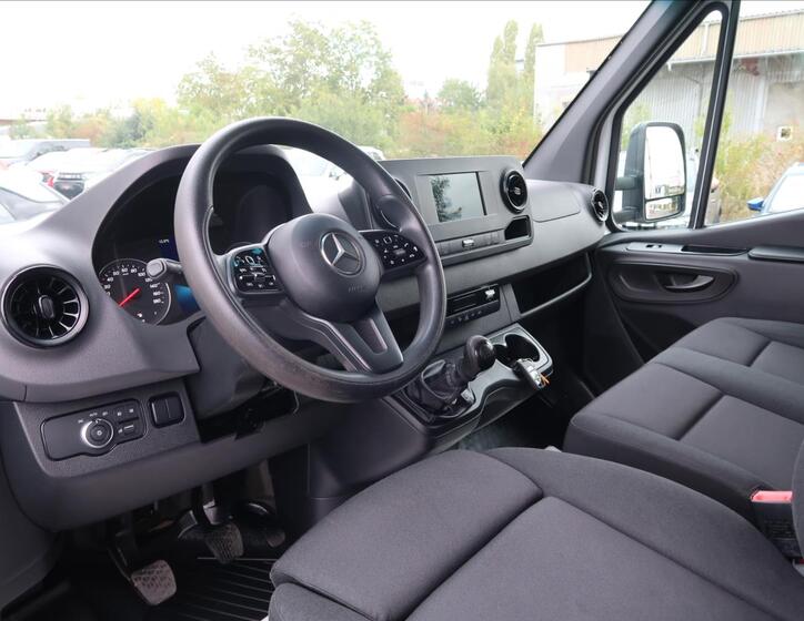 Mercedes-Benz Sprinter 9