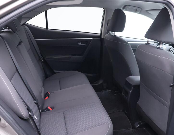 Toyota Corolla 13
