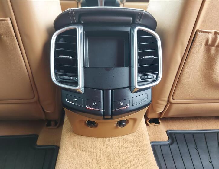 Porsche Cayenne 32