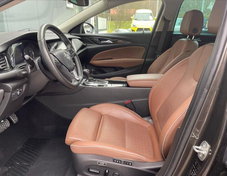 Opel Insignia 11