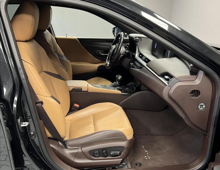 Lexus ES 300h 7