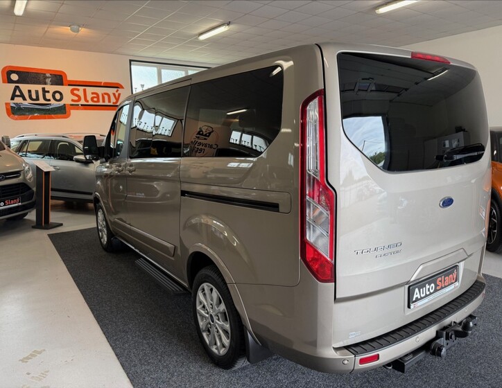Ford Tourneo Custom 5