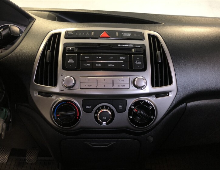Hyundai i20 16