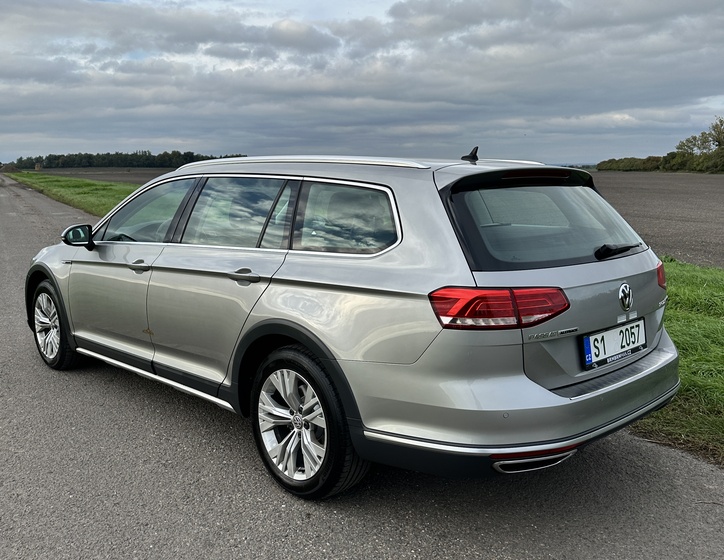 Volkswagen Passat 9