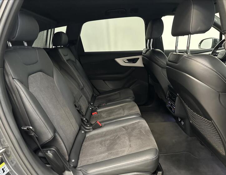 Audi Q7 30