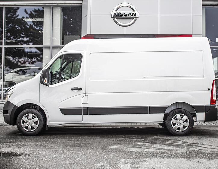 Nissan NV400 11