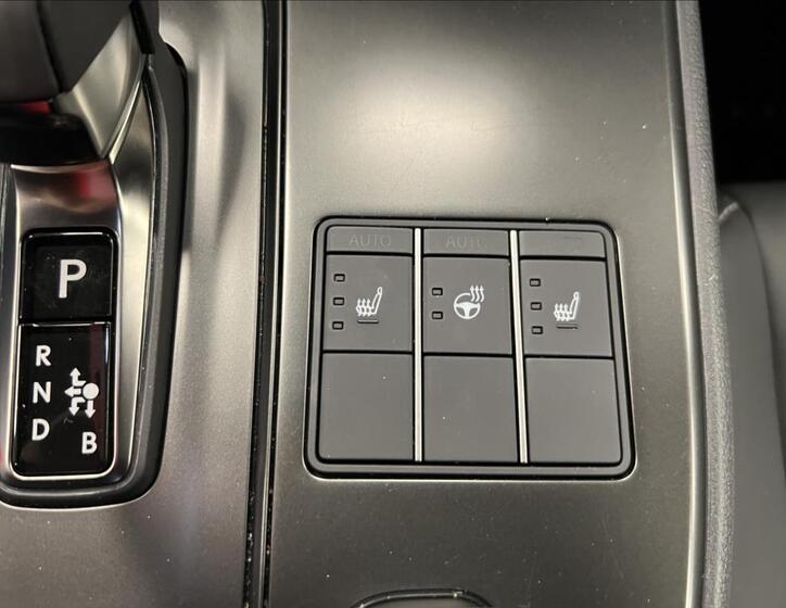 Lexus UX 300h 16