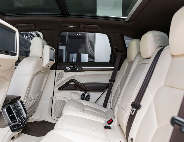Porsche Cayenne 8
