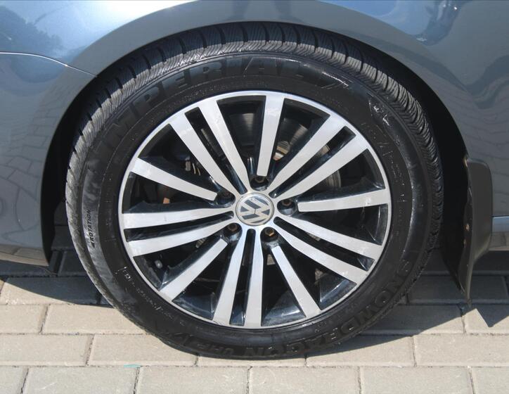 Volkswagen Passat 9