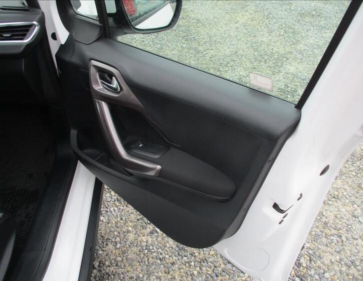 Peugeot 2008 13
