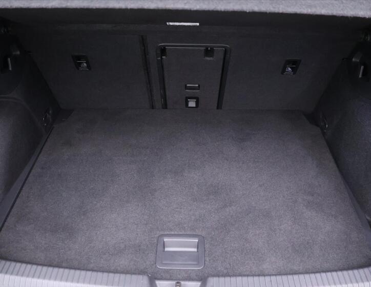 Volkswagen Golf 10