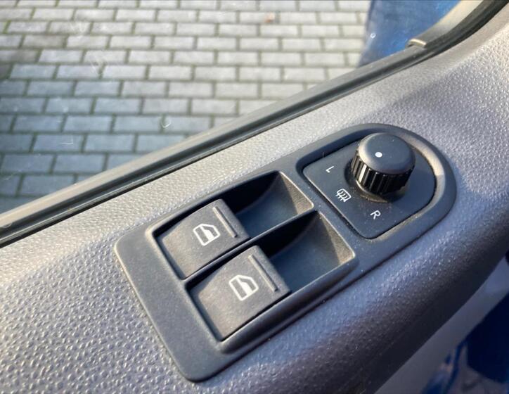 Volkswagen Caravelle 23