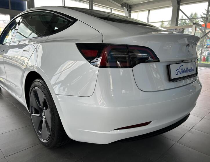 Tesla Model 3 28