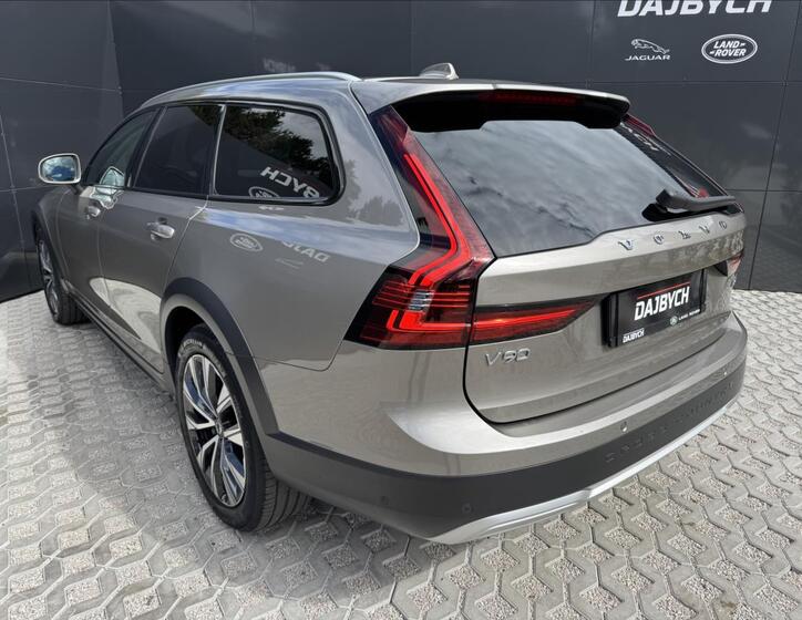 Volvo V90 6