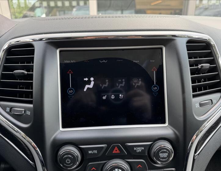 Jeep Grand Cherokee 21