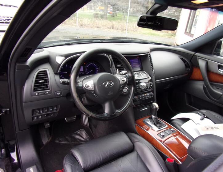 Infiniti FX30 14