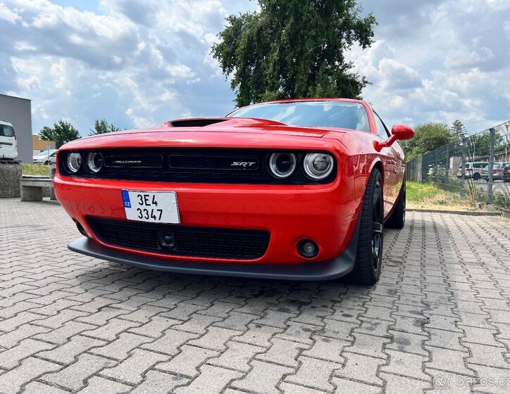 Dodge Challenger 6