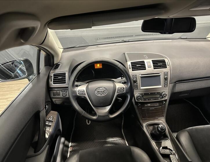 Toyota Avensis 18