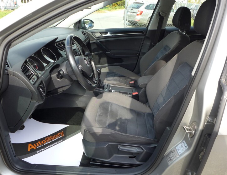 Volkswagen Golf 12