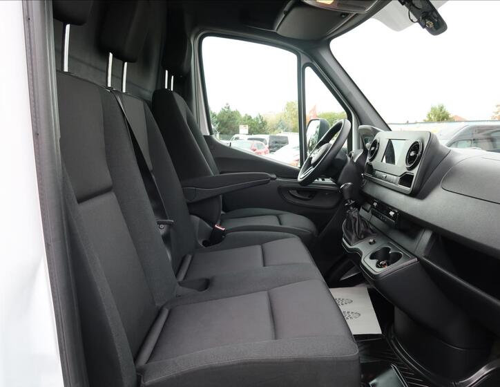 Mercedes-Benz Sprinter 13
