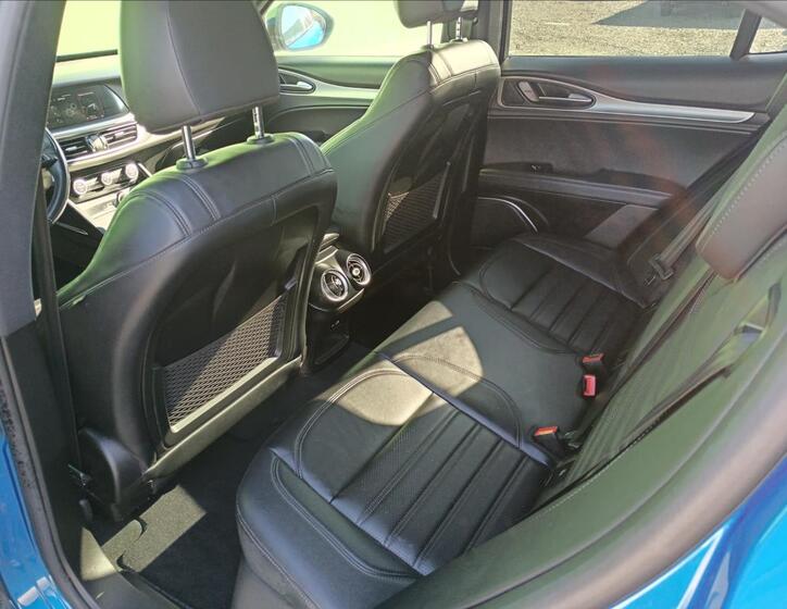 Alfa Romeo Stelvio 36
