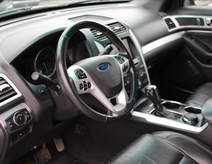 Ford Explorer 9