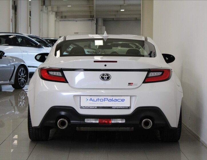 Toyota GR86 4