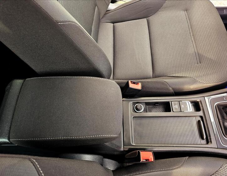Volkswagen Golf 34