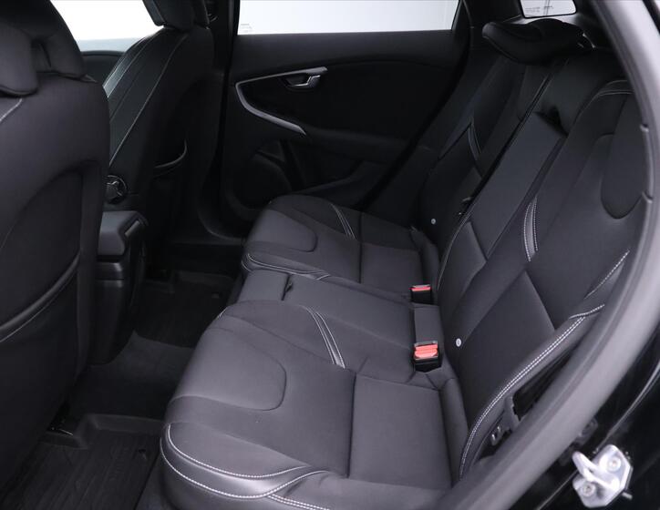 Volvo V40 15