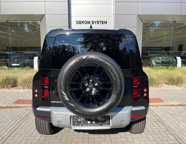 Land Rover Defender 7