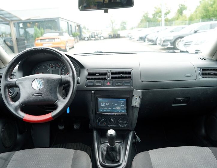 Volkswagen Golf 24