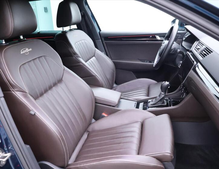 Škoda Superb 11
