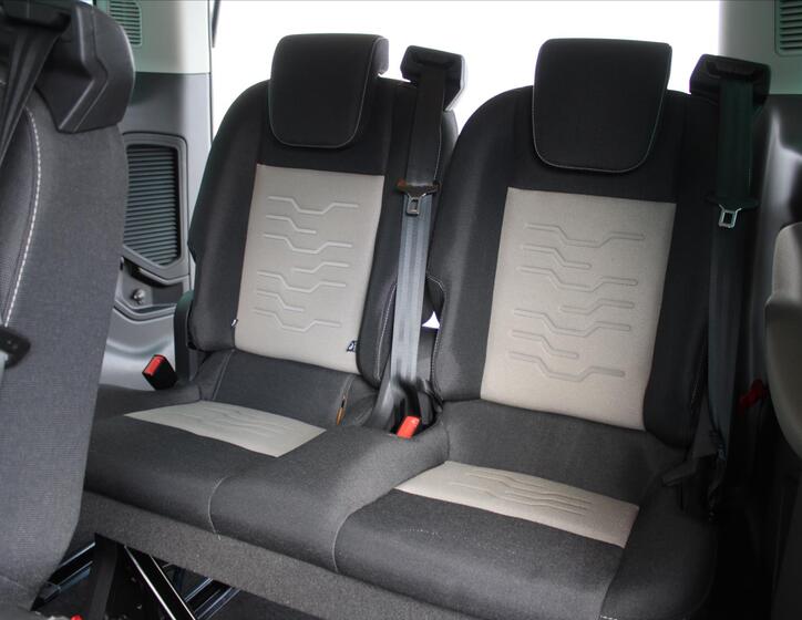 Ford Tourneo Custom 13