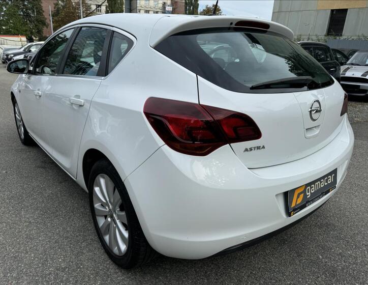Opel Astra 6