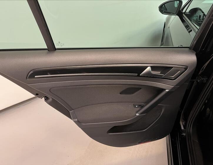 Volkswagen Golf 28