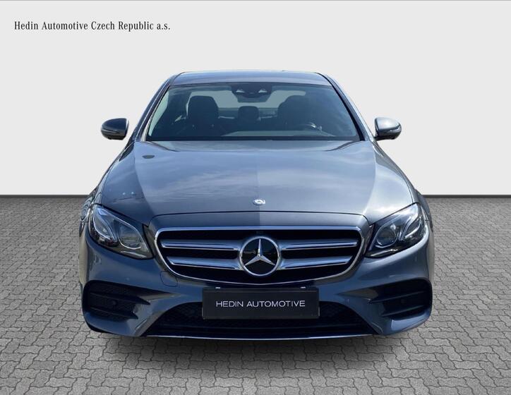 Mercedes-Benz Třídy E 8