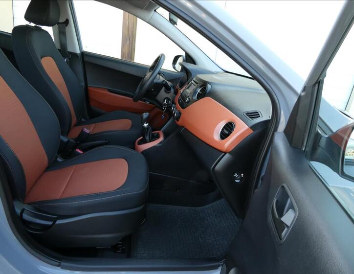 Hyundai i10 18