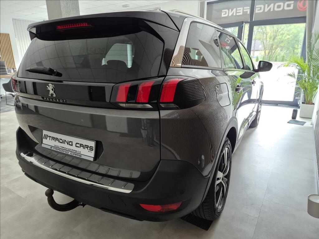Peugeot 5008 9