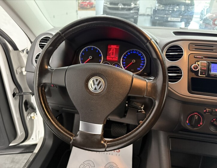 Volkswagen Tiguan 8