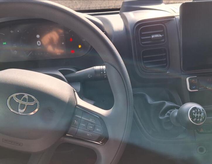 Toyota ProAce 9