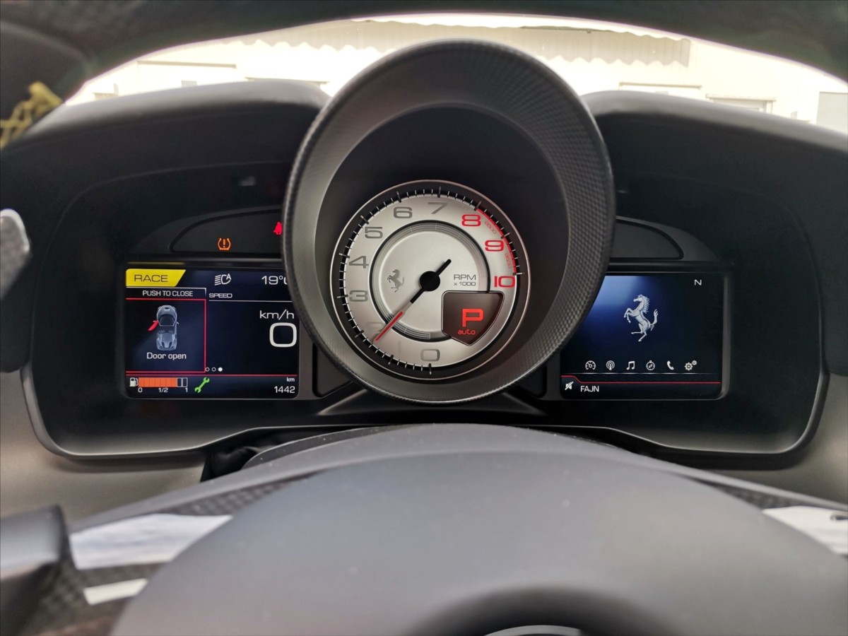 Ferrari F8